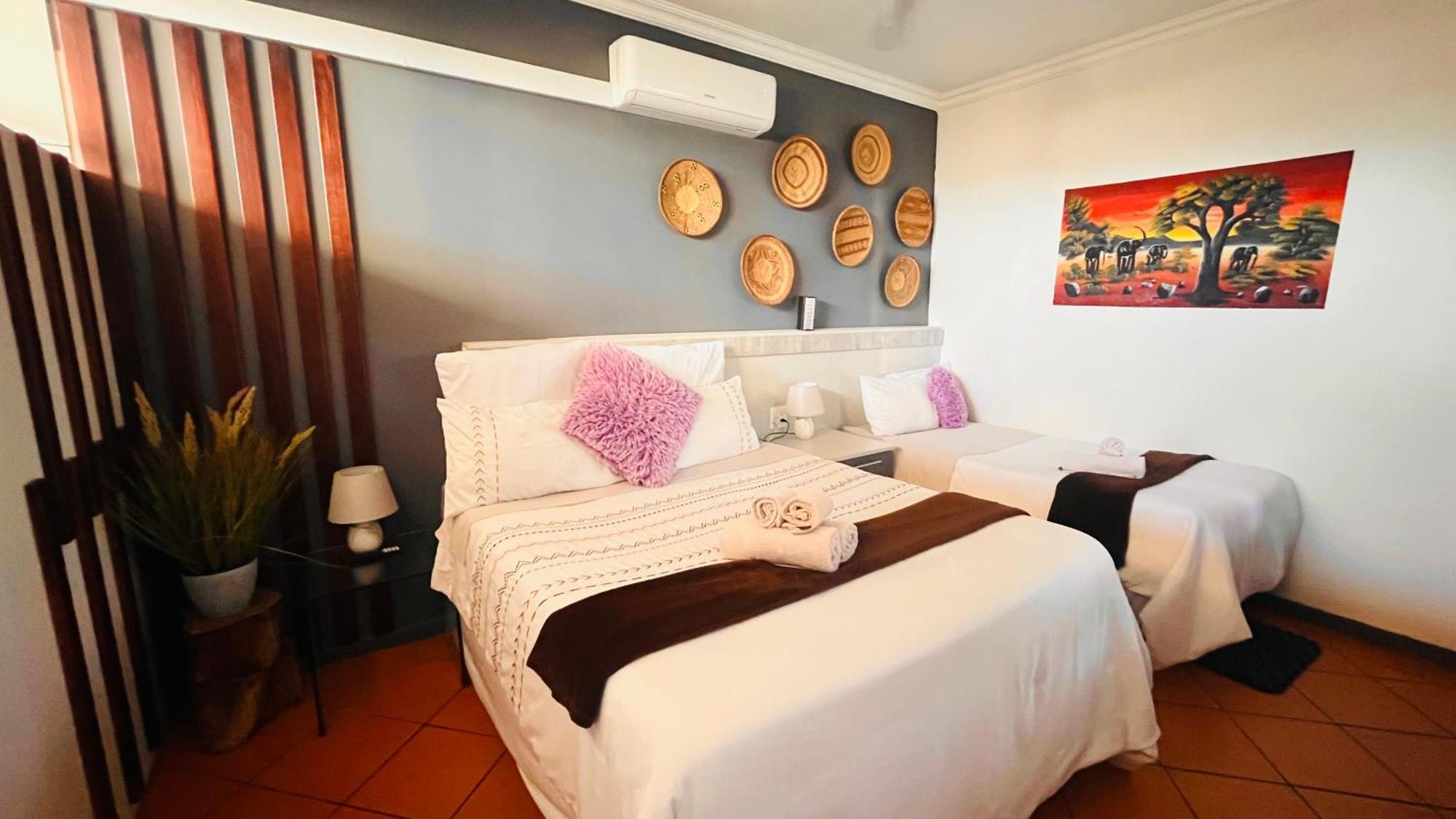 The Wood House Hotel Empangeni Buitenkant foto