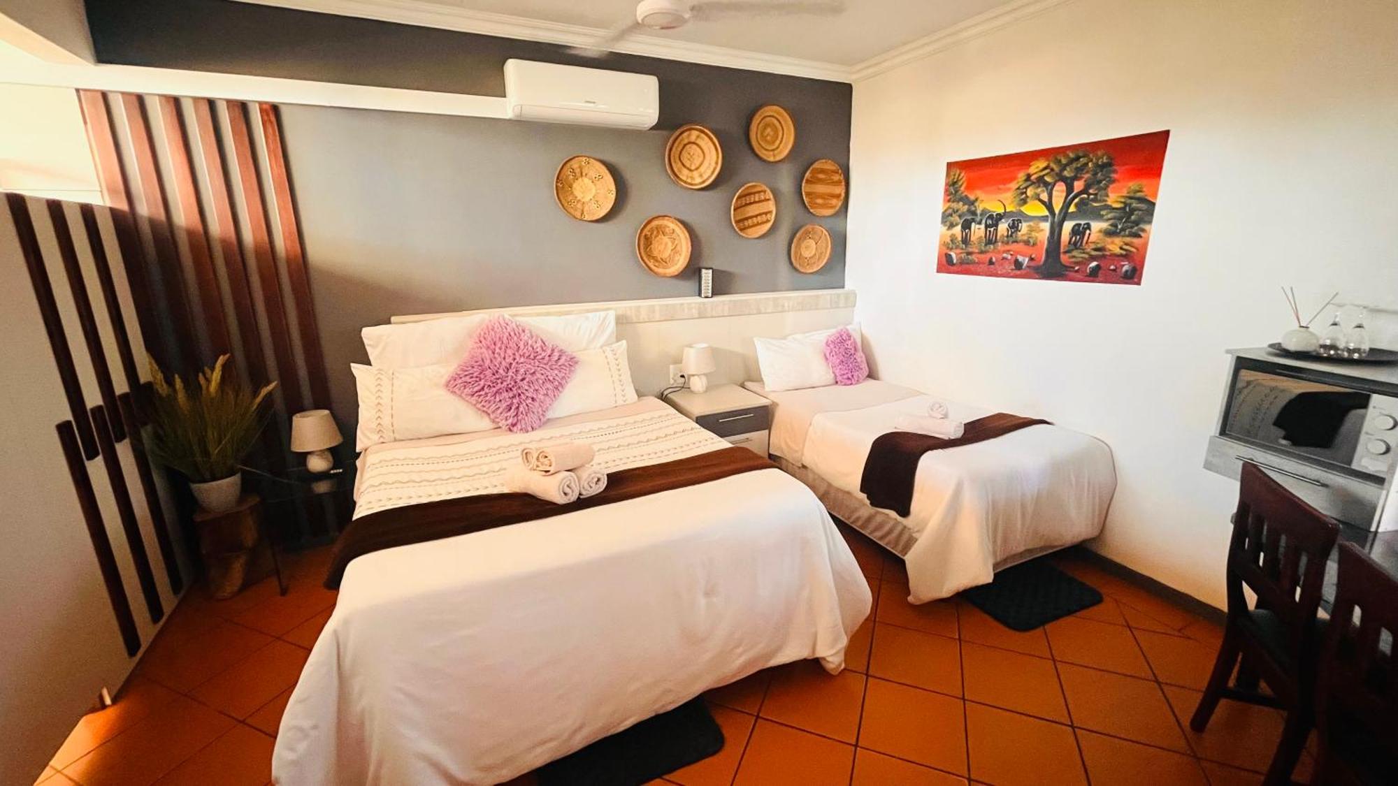 The Wood House Hotel Empangeni Buitenkant foto
