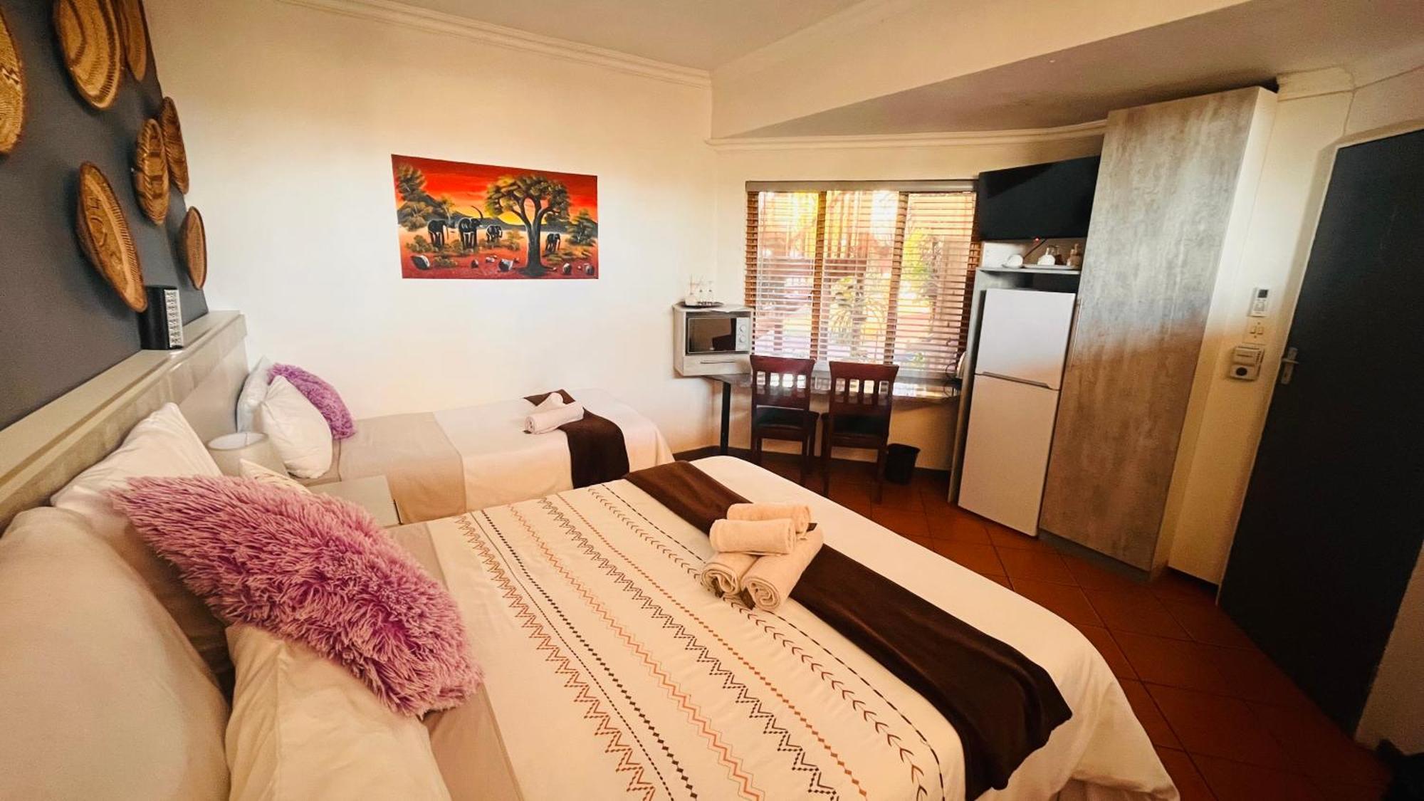 The Wood House Hotel Empangeni Buitenkant foto