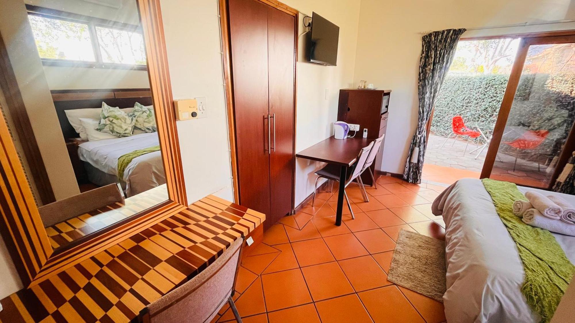 The Wood House Hotel Empangeni Buitenkant foto