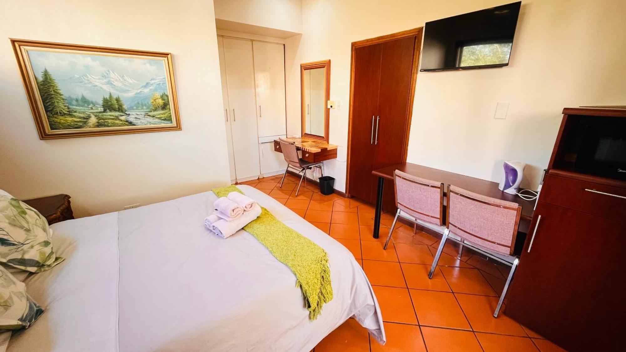 The Wood House Hotel Empangeni Buitenkant foto